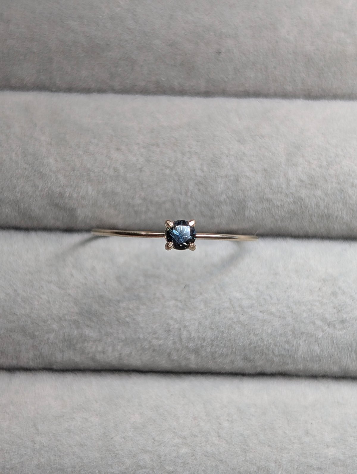 【完売品】k10 グリーンサファイア リング NOIR DE POUPEE（ノワールドプーペ）の「K10 regalino グリーン