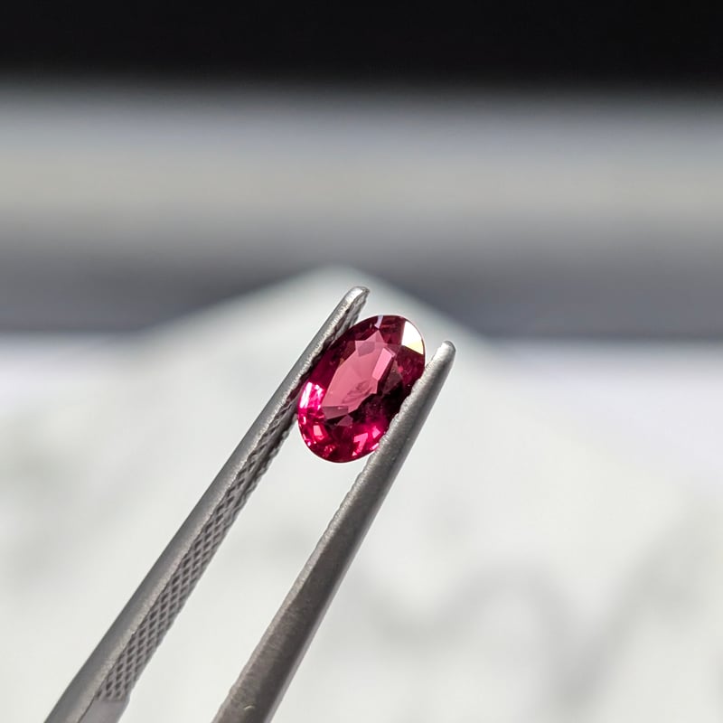 ルビー 0.68ct 6.60×4.68mm オーバル カット ルース