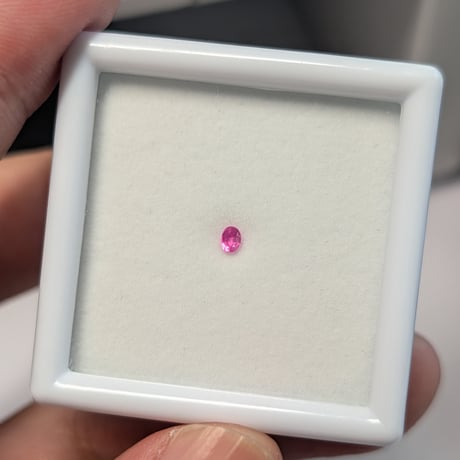 ドロマイト 0.07ct 2.86×2.15mm オーバル カット ルース