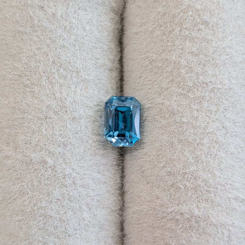 ブルージルコン 0.69ct 5.08×3.64mm オクタゴン ルース | 鈴木屋byJOA