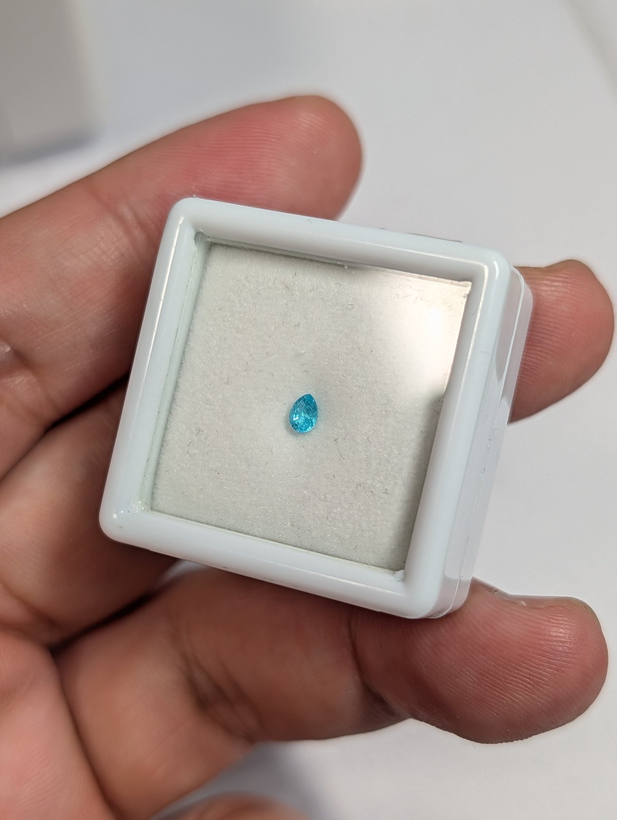 パライバトルマリン 0.086ct 3.28×2.42mm ペアシェイプ カット ルース |