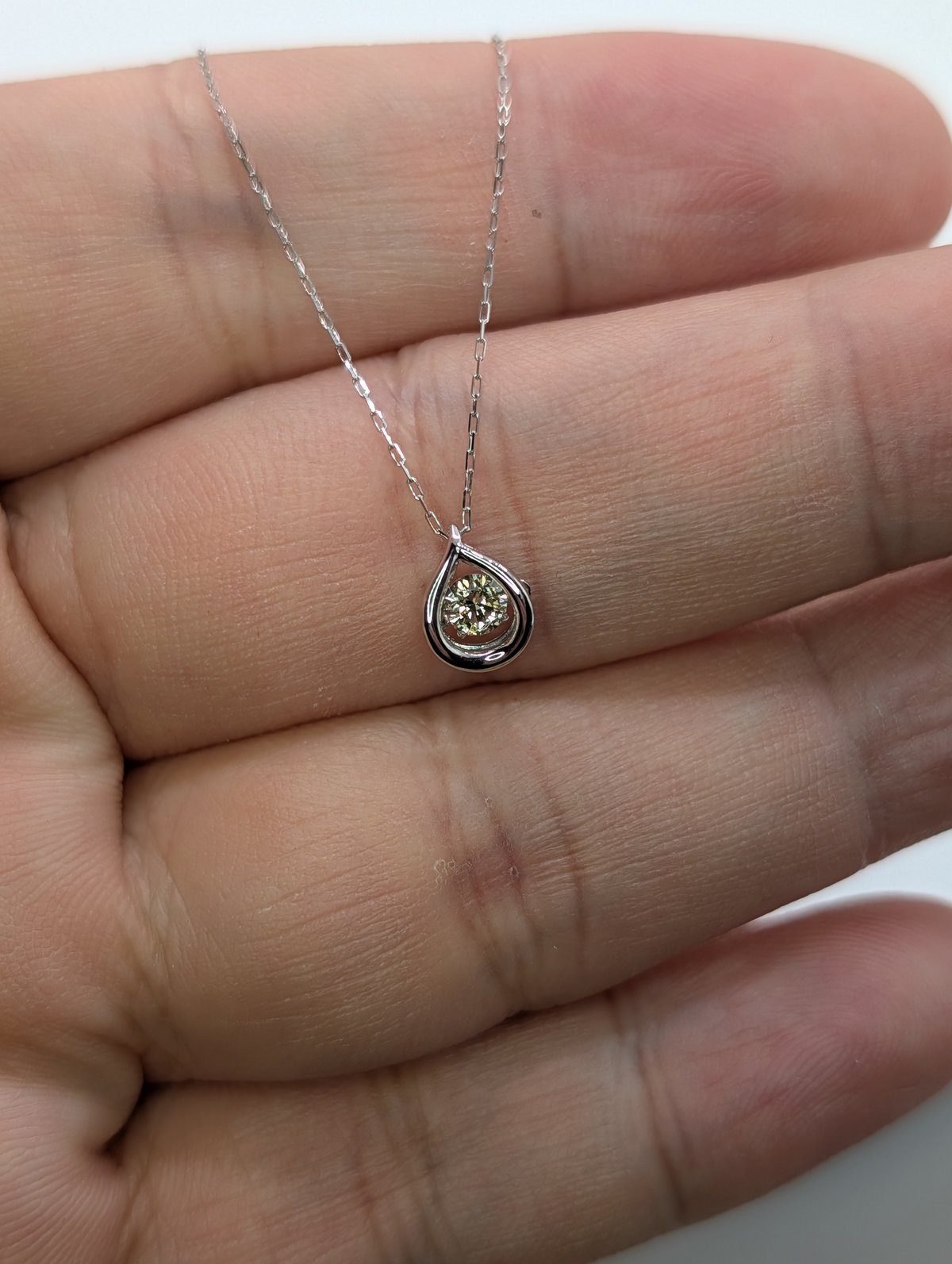 PT900/850ダンシングストーンダイヤモンド 0.10ct ペンダント 40cm