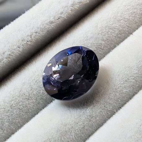 16.アイオライト 2.54ct 10.02×8.12mm オーバルカットルース