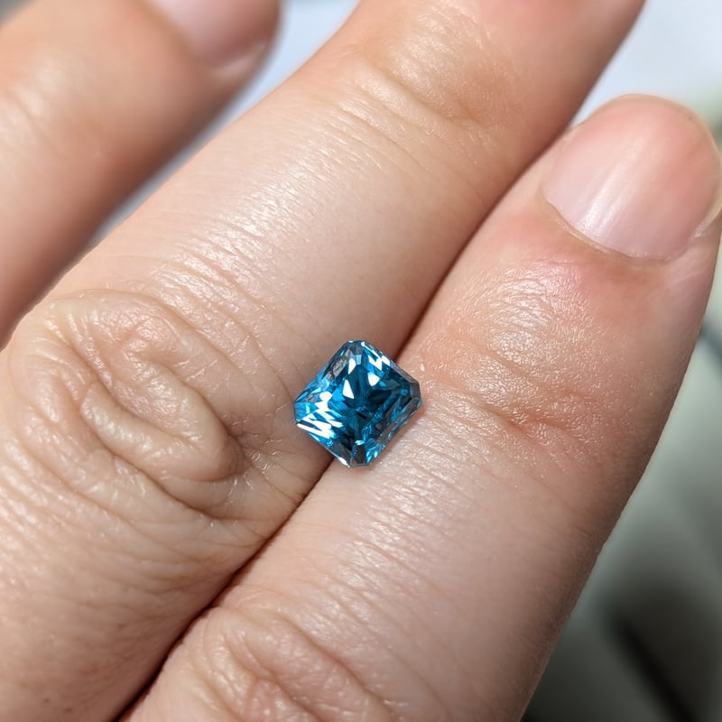 ブルー ジルコン 2.23ct 6.31×5.65mm オクタゴンカット ルース | 鈴木