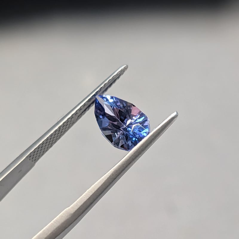 タンザナイト 2.03ct 11.24×6.32mm ペアシェイプ カット ルース | 鈴木