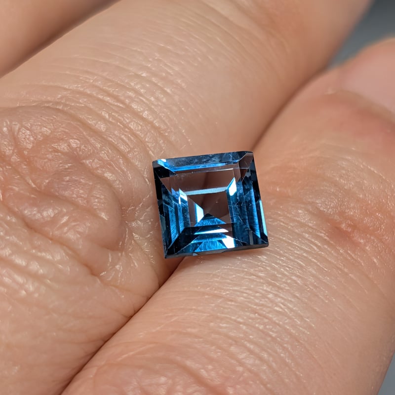 ロンドン ブルー トパーズ 7mm スクエアカット ルース | 鈴木屋byJOA STORE