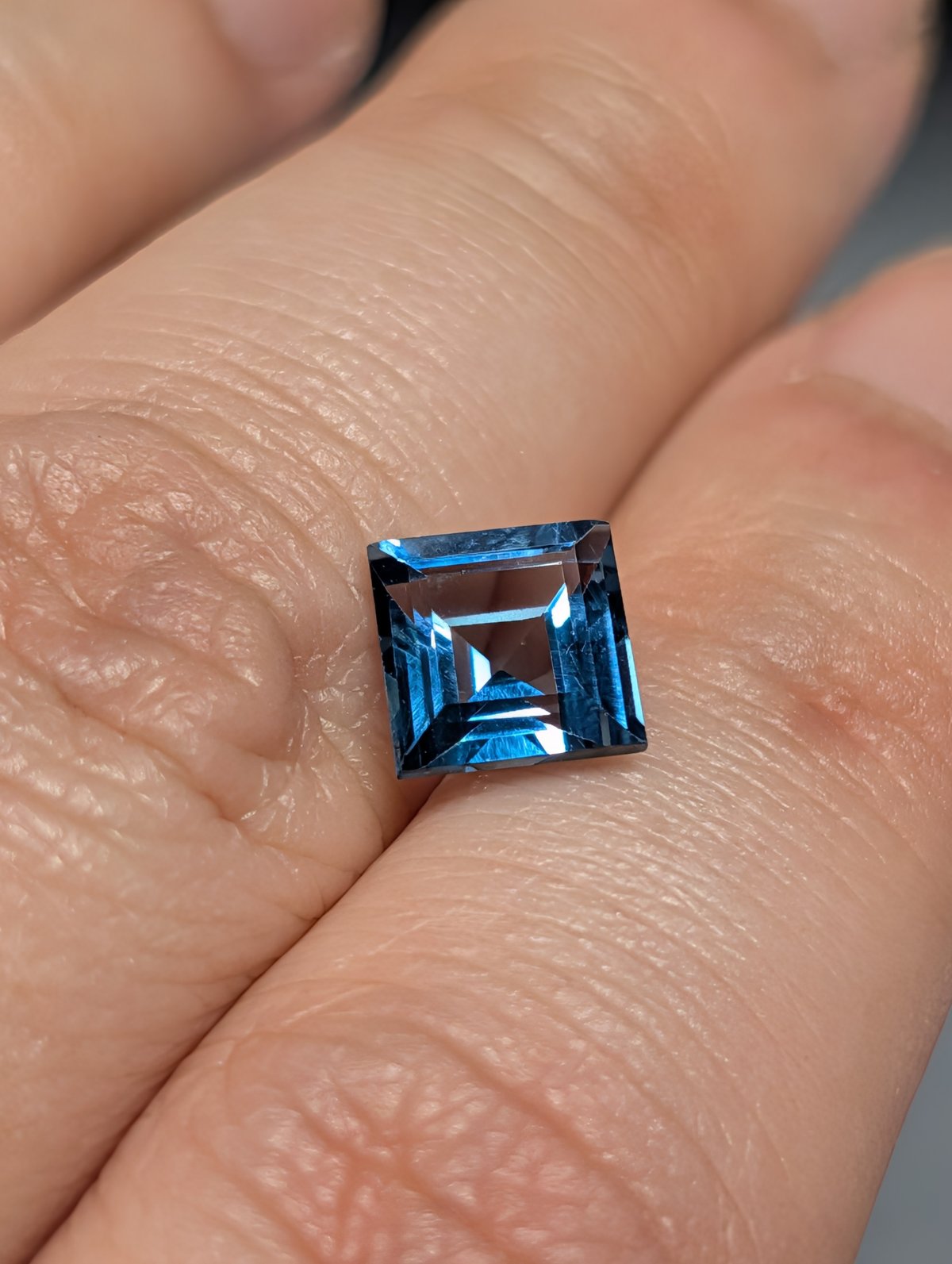 ロンドン ブルー トパーズ 7mm スクエアカット ルース | 鈴木屋byJOA STORE
