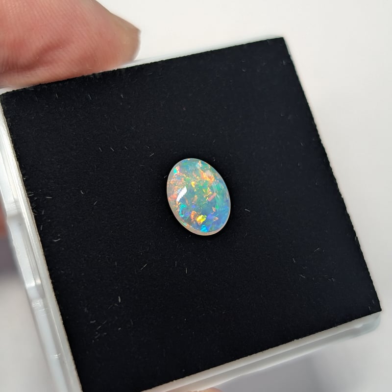 オーストラリア産 オパール 0.85ct 9.00×6.97mm オーバルカボション