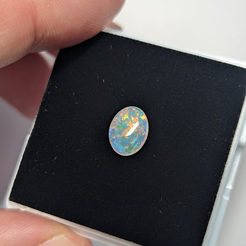 オーストラリア産 オパール 0.85ct 9.00×6.97mm オーバルカボション