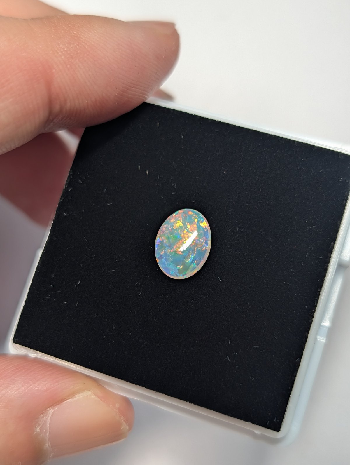 オーストラリア産 オパール 0.85ct 9.00×6.97mm オーバルカボション