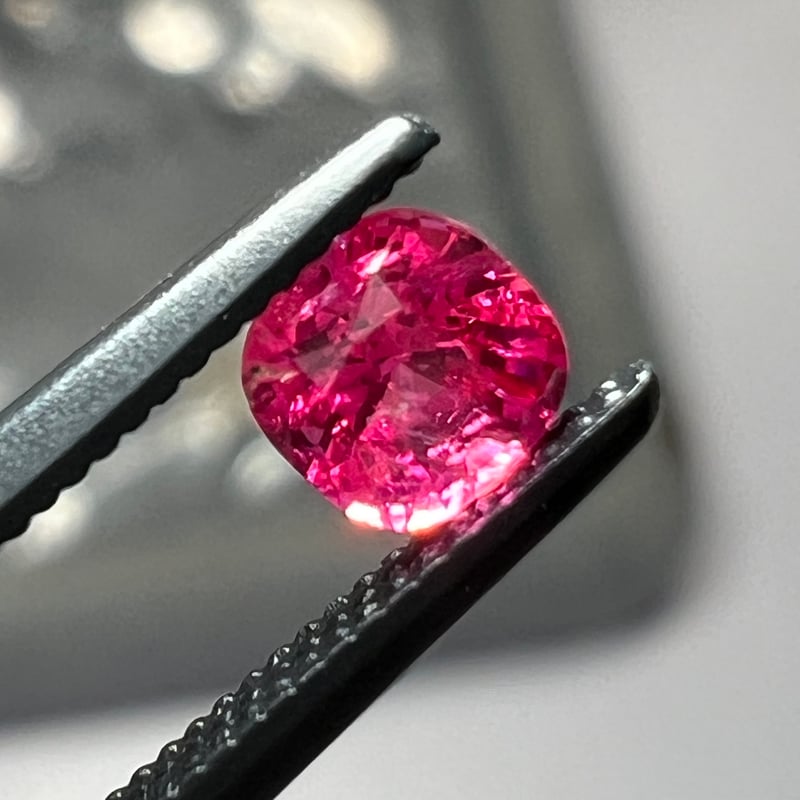 ネオン ピンク スピネル 0.32ct 3.67x3.67mm クッション カット