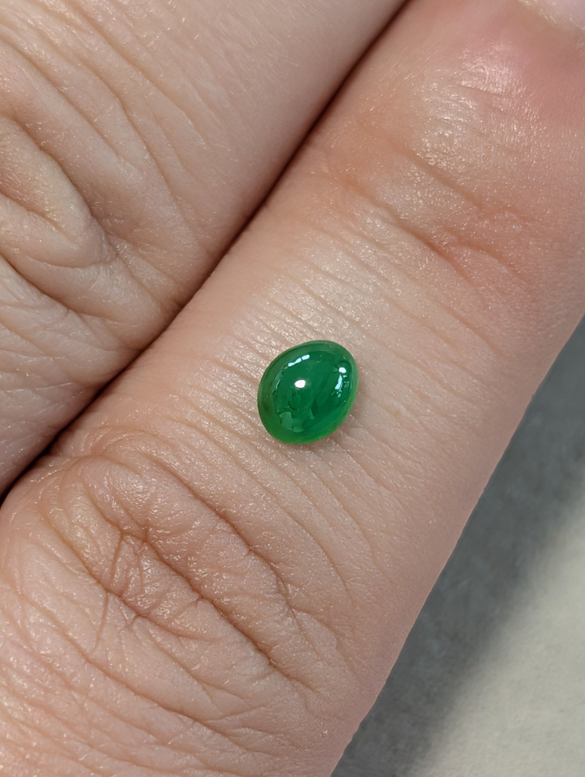 濃い色！】ミャンマー産 翡翠 0.470ct 5.18×4.25mm オーバル