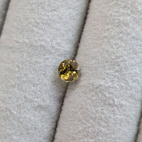 スフェーン 0.35ct 4.13mm ラウンド ルース