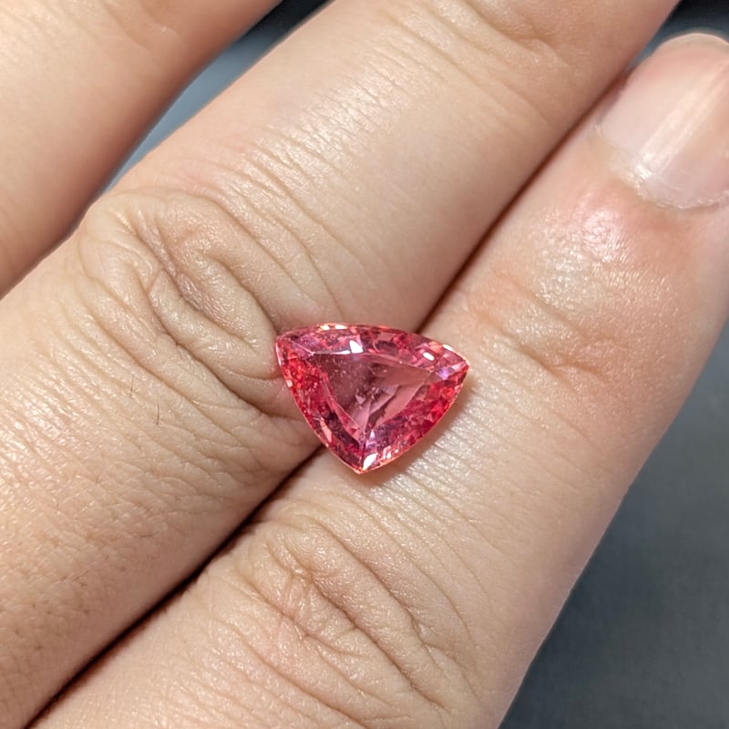 ベリリウム拡散処理サファイア 3.55ct 8.7×11.3mm トリリアン ベリリウム拡散処理サファイア 3.55ct 8.7×11.3mm トリリアン