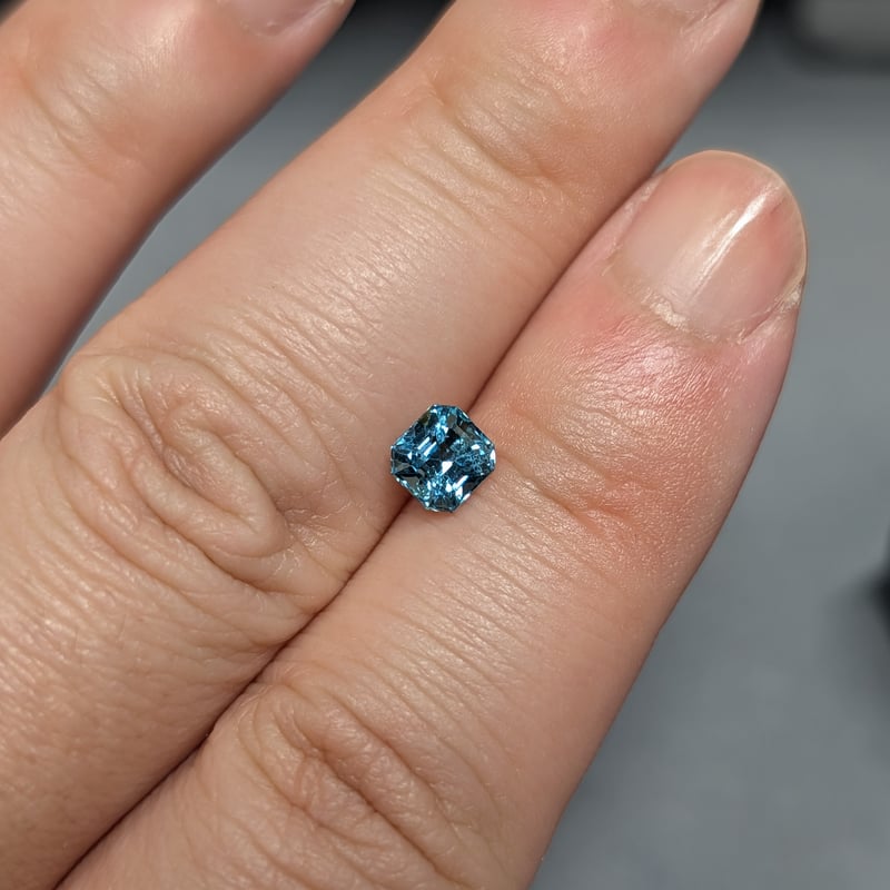ブルートルマリン 0.86ct 5.24×5.05mm オクタゴンカットルース | 鈴木