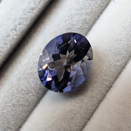 16.アイオライト 2.54ct 10.02×8.12mm オーバルカットルース