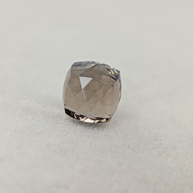 煌カット】スモーキークォーツ 8mm 煌カット ルース シミズ貴石 | 鈴木