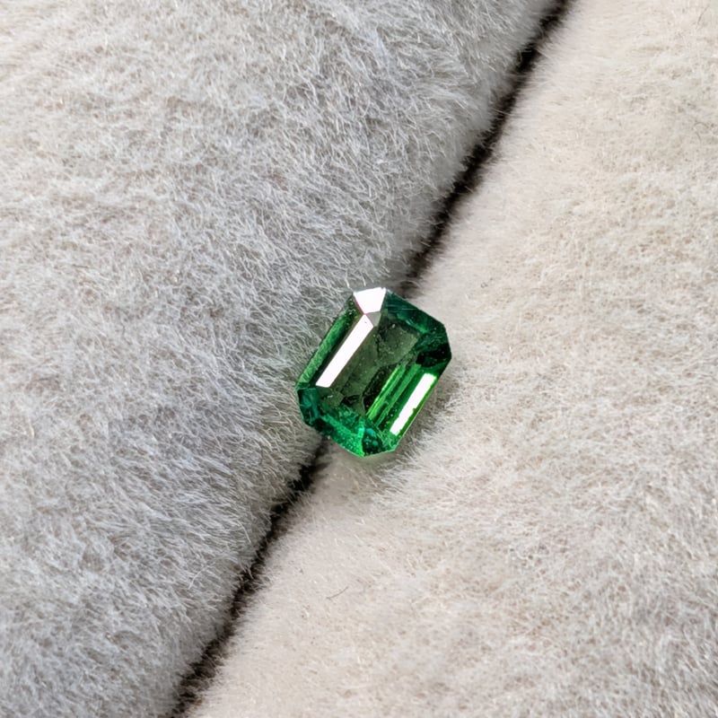 グリーンガーネット 0.18ct 3.76×2.93mm オクタゴン カット ルース
