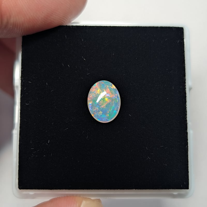 オーストラリア産 オパール 0.85ct 9.00×6.97mm オーバルカボション