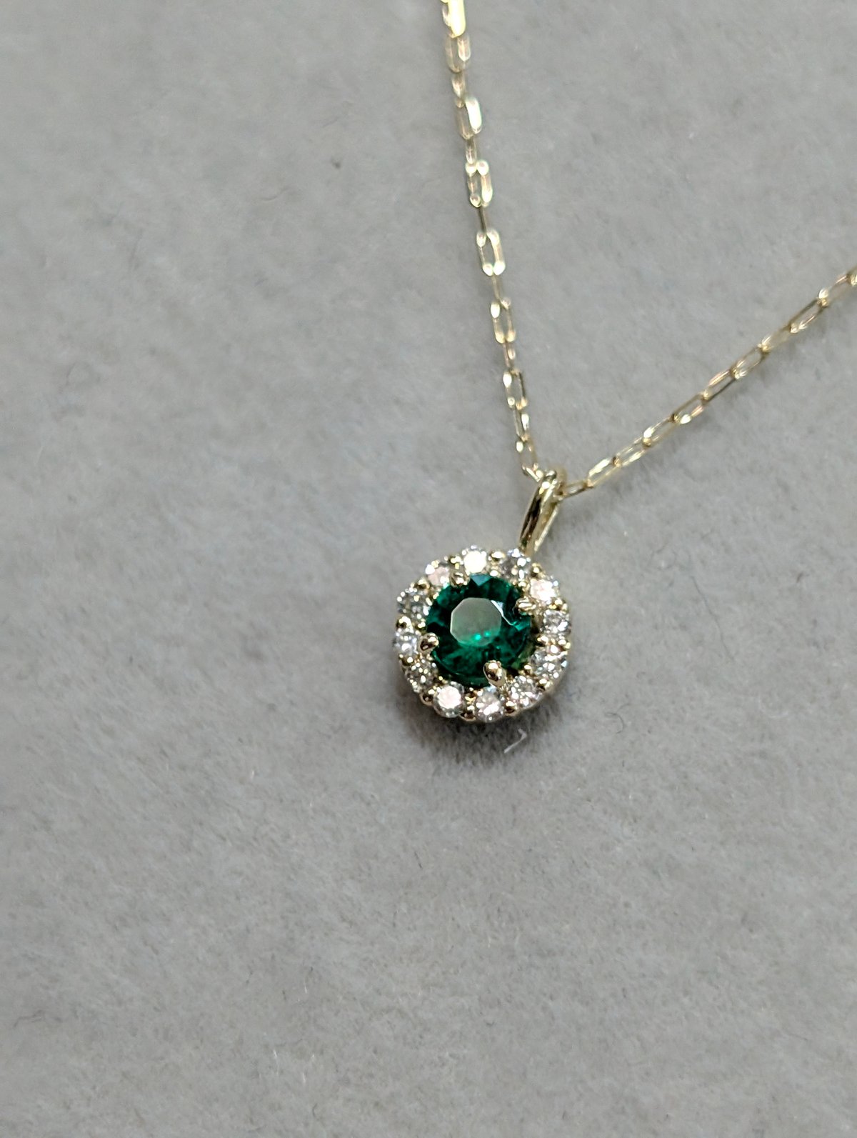 K18 エメラルド 0.07ct ダイヤモンド 0.04ct ミニ取り巻き