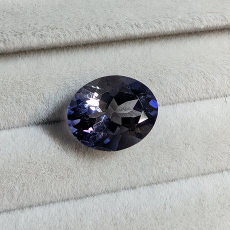 16.アイオライト 2.54ct 10.02×8.12mm オーバルカットルース
