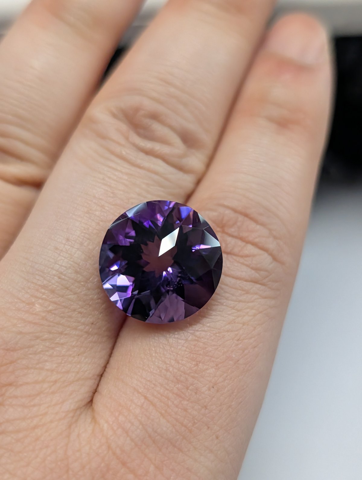 アメシスト 13.53ct 16mm カメリア カット ラウンド ルース シミズ貴石