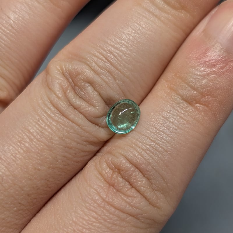 エメラルド 1.29ct 7.07×5.99mm オーバル ダブルカボション（両面
