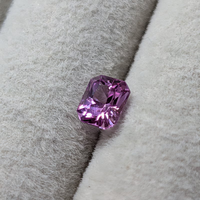 パープル サファイア 0.70ct 5.35x4.45mm オクタゴン ラディアント