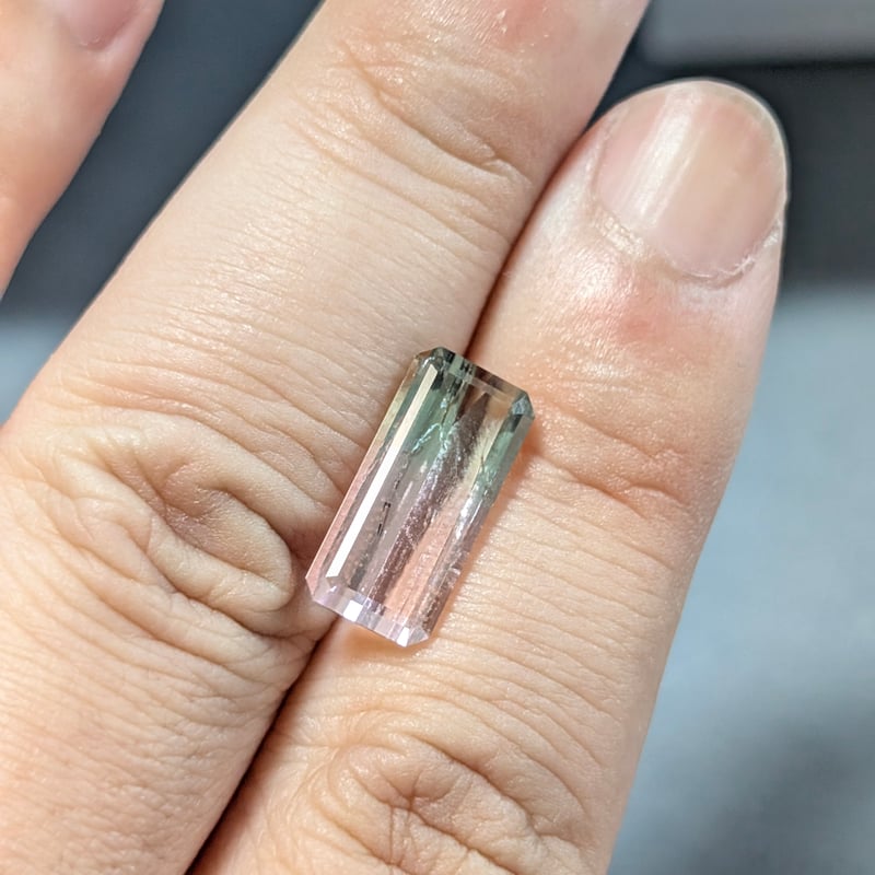 バイカラー トルマリン 4.64ct 14.92×7.08mm オクタゴンカット