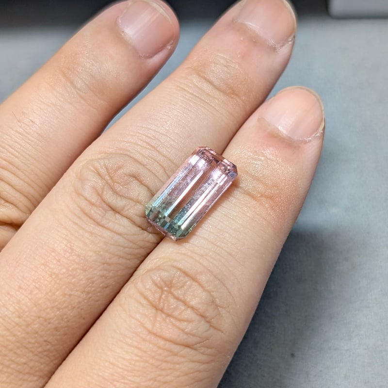 バイカラー トルマリン 6.94ct 15.68×7.93mm オクタゴンカット ルース