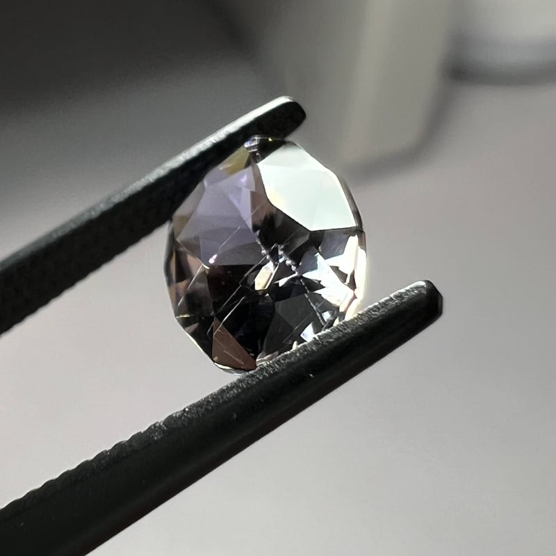 ゾイサイト 1.40ct 8.49×6.01mm オーバル カット ルース | 鈴木屋byJO