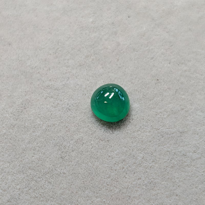 【陽緑】ミャンマー産本翡翠のルース② ミャンマー産 翡翠 0.732ct 5.4mm カボションカット ルース ビルマ翡翠