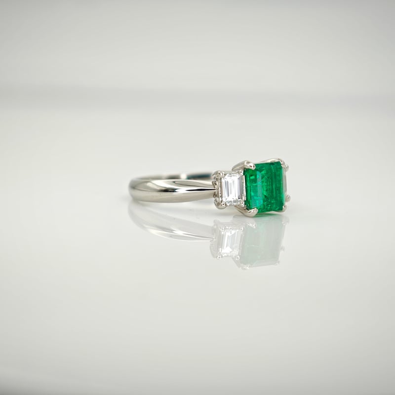 極上カラー】【日独鑑別書】PT900 エメラルド 0.89ct 0.40ct リング 11