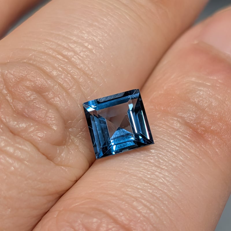 ちーぽん様♡ロイヤルブルー ロンドン ブルー トパーズ 7mm スクエアカット ルース | 鈴木屋byJOA STORE