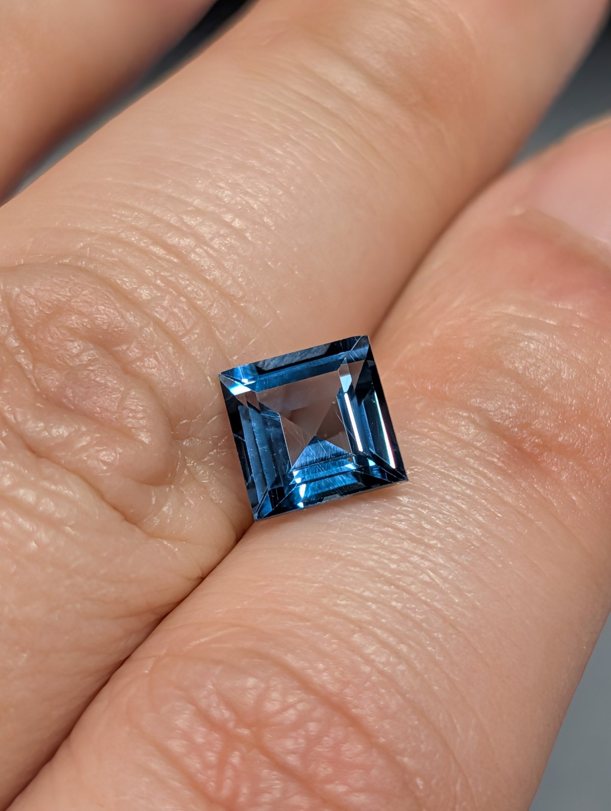 巨大ブルートパーズルース/レクタングルカット ロンドン ブルー トパーズ 7mm スクエアカット ルース | 鈴木屋byJOA STORE