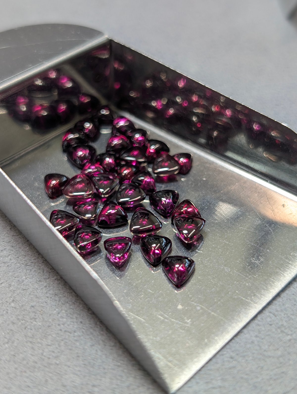 ネット限定品】ロードライト ガーネット 5-5.5mm トリリアント