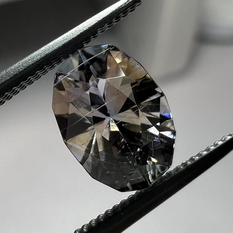 ゾイサイト 1.40ct 8.49×6.01mm オーバル カット ルース | 鈴木屋byJO