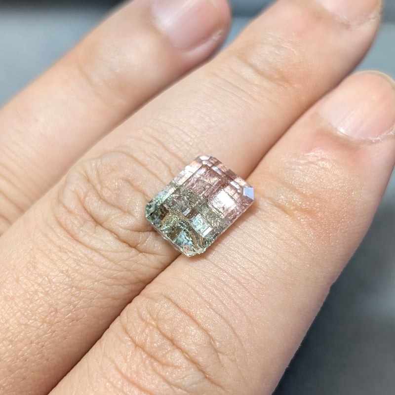 バイカラー トルマリン 5.72ct 11.32×9.12mm オクタゴンカット ルース