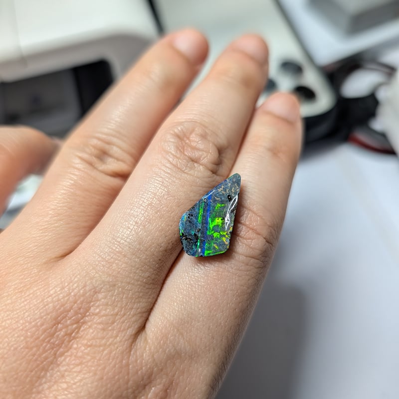 ボルダー オパール 5.59ct 21.6×11.5mm 変形カット ルース | 鈴木屋byJ