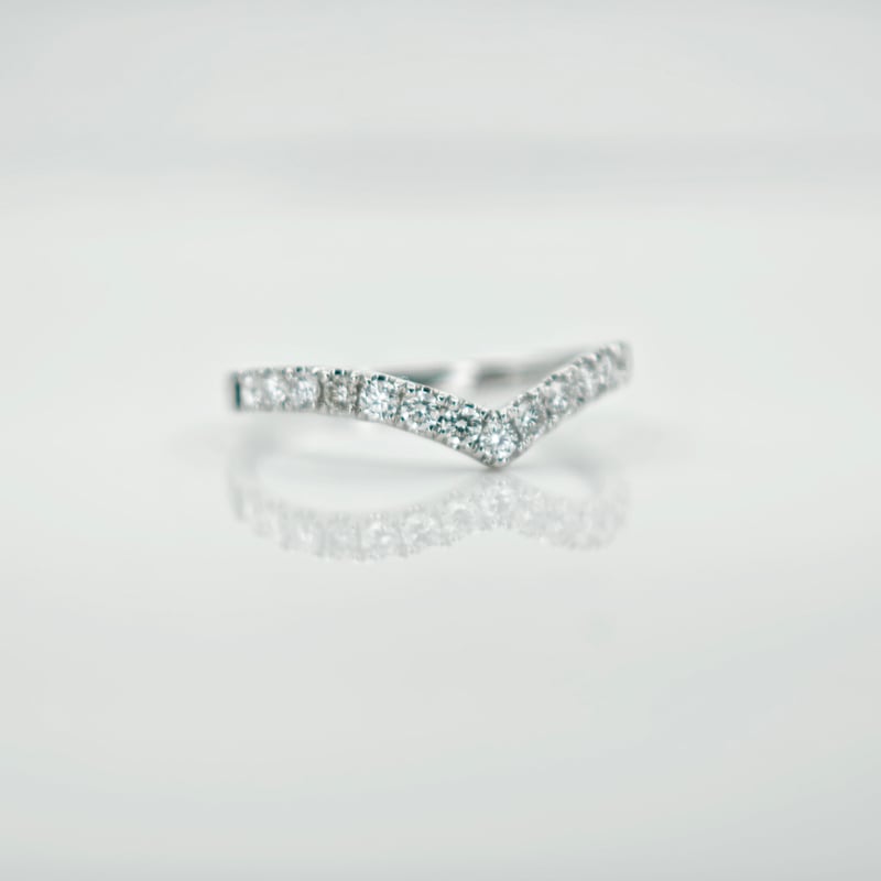 K18WGダイヤモンド 0.318ct V字ハーフエタニティリング 11.5号