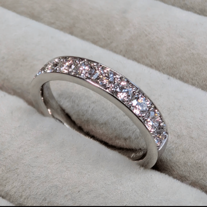 受注生産】鈴木屋VSupダイヤモンド使用 彫り留めハーフエタニティ 2.6