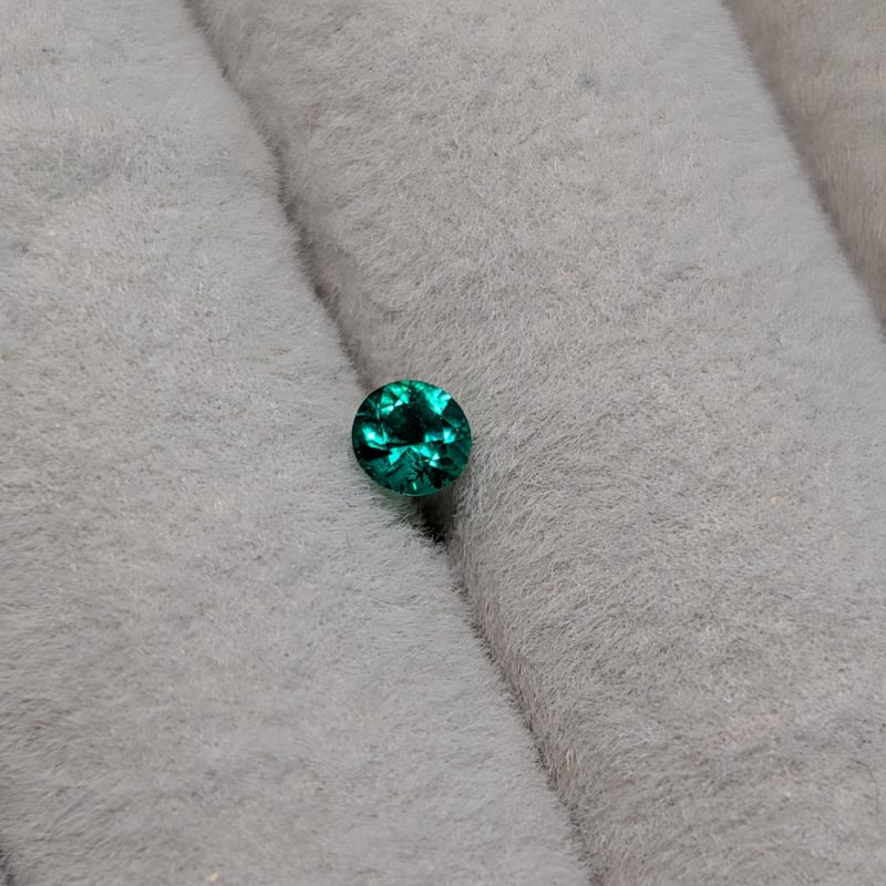 濃い色 エメラルド 0.12ct 3.34mm ラウンドカットルース | 鈴木屋byJOA