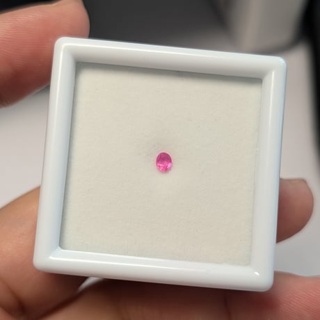 ドロマイト 0.11ct 3.23×2.74mm オーバル カット ルース