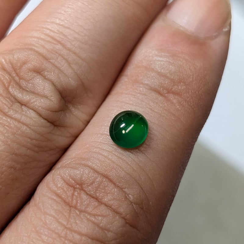 グアテマラ翡翠 0.79ct オーバル カボション カット ルース