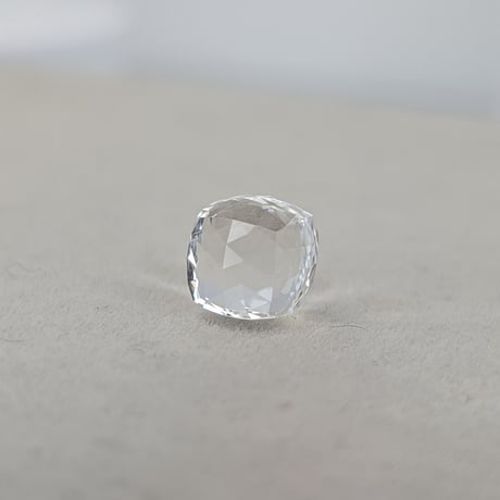 【煌カット】白水晶 8mm 煌カット ルース　シミズ貴石