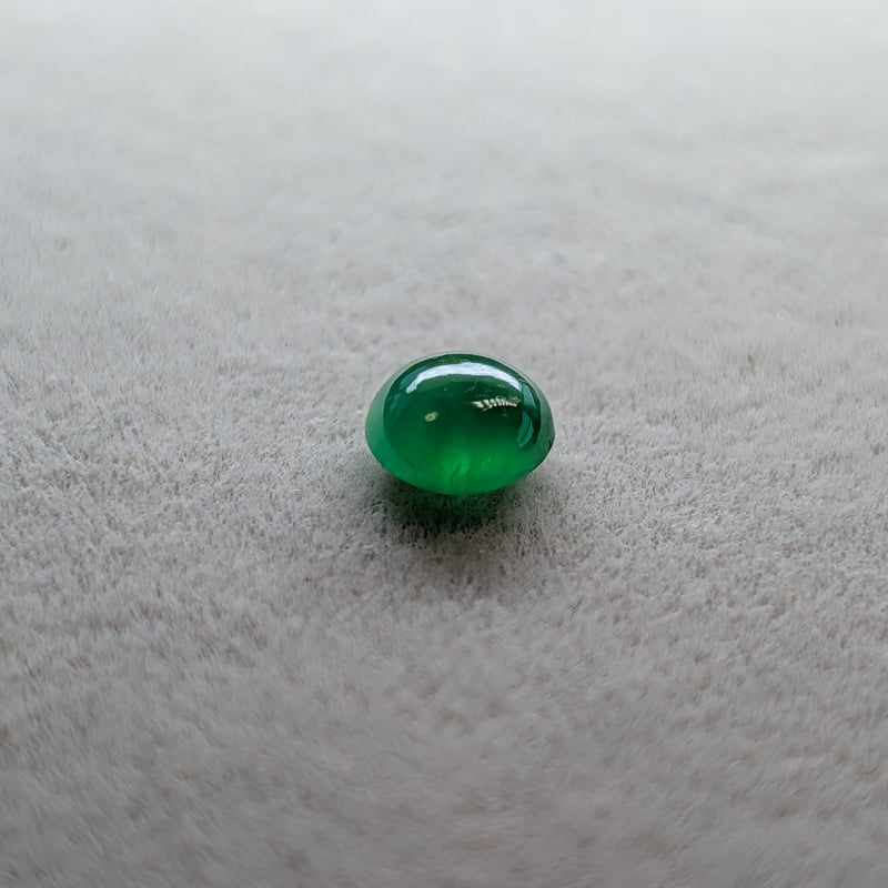 ミャンマー産 翡翠 0.732ct 5.4mm カボションカット ルース ビルマ翡翠