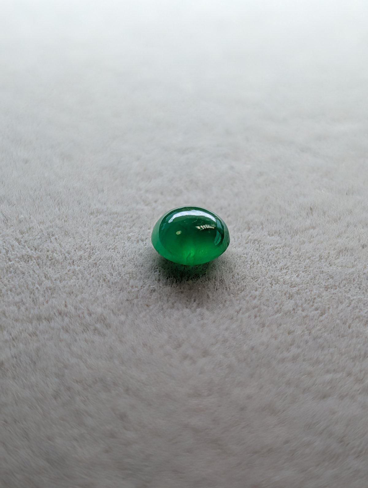 ミャンマー産 翡翠 0.732ct 5.4mm カボションカット ルース ビルマ翡翠