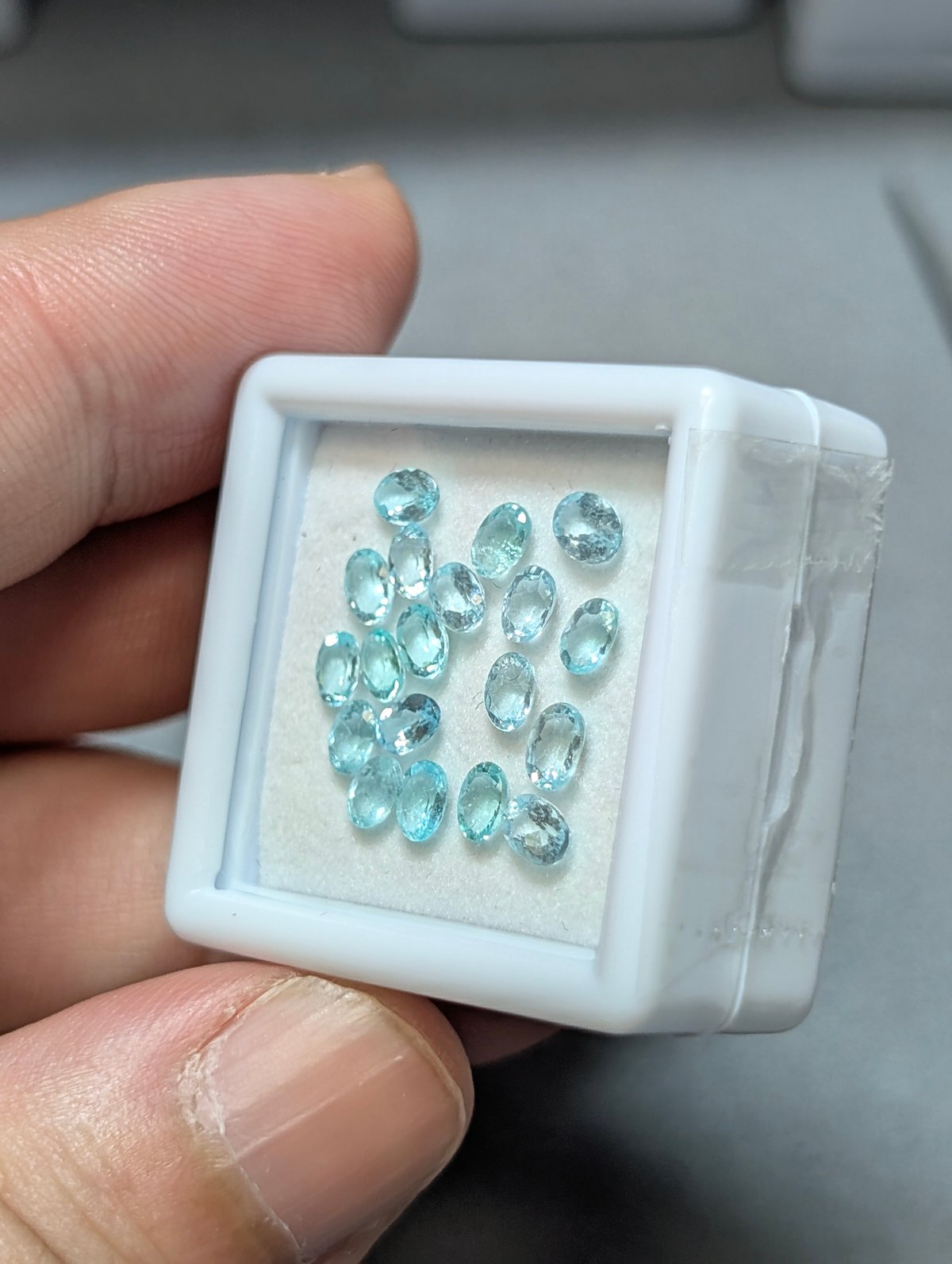 ランダム特価品！】パライバトルマリン 約4×3mm オーバルカット