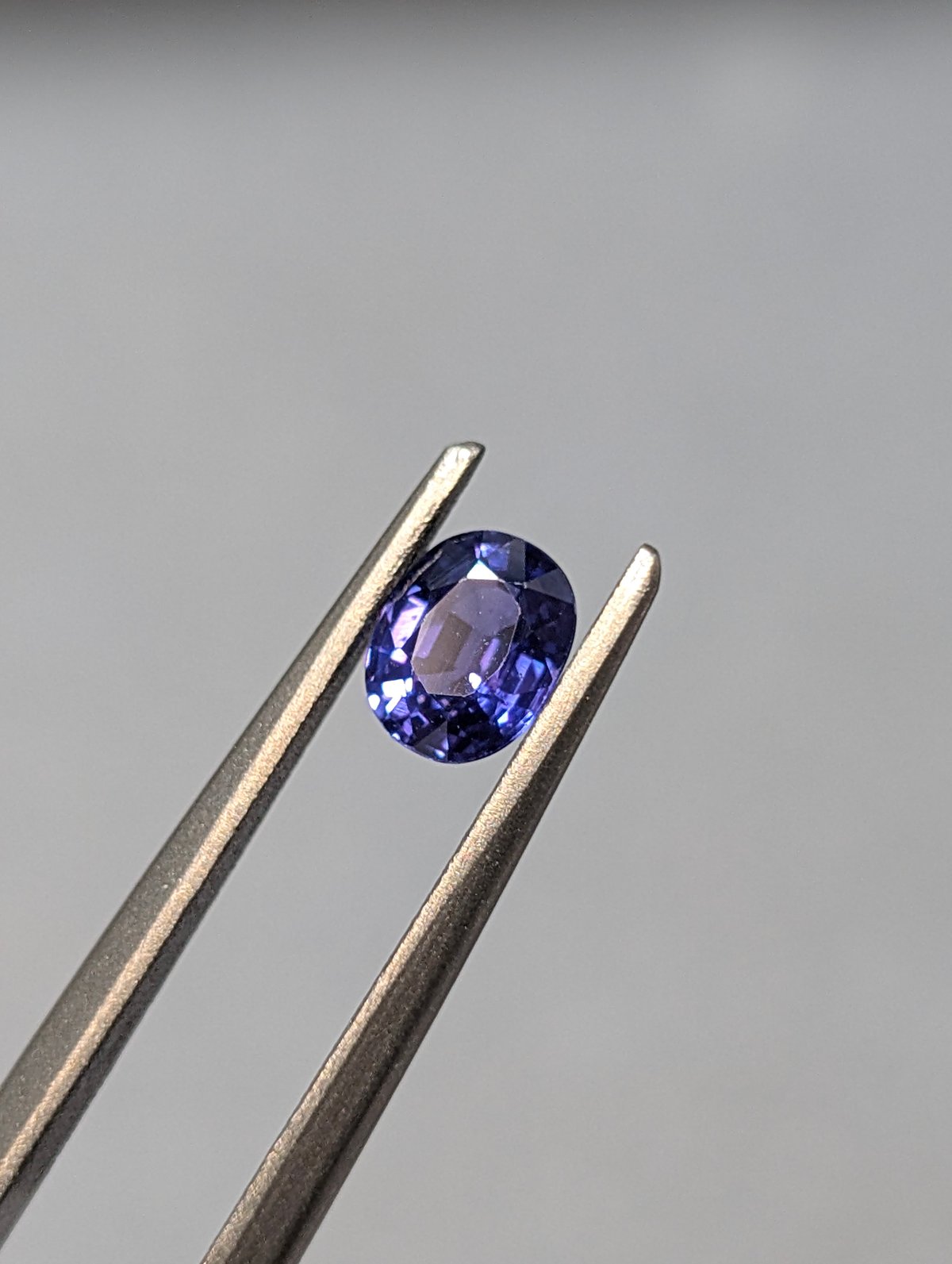 バイオレットサファイア 0.52ct 5.14×4.07mm オーバルカット