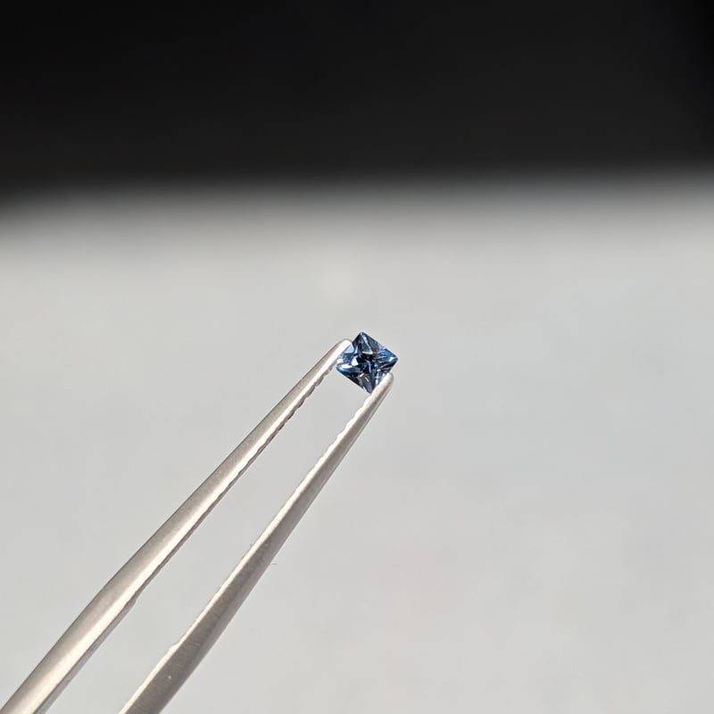 濃い色アクアマリン 0.12ct 2.7×2.8mm プリンセスカットルース サンタ